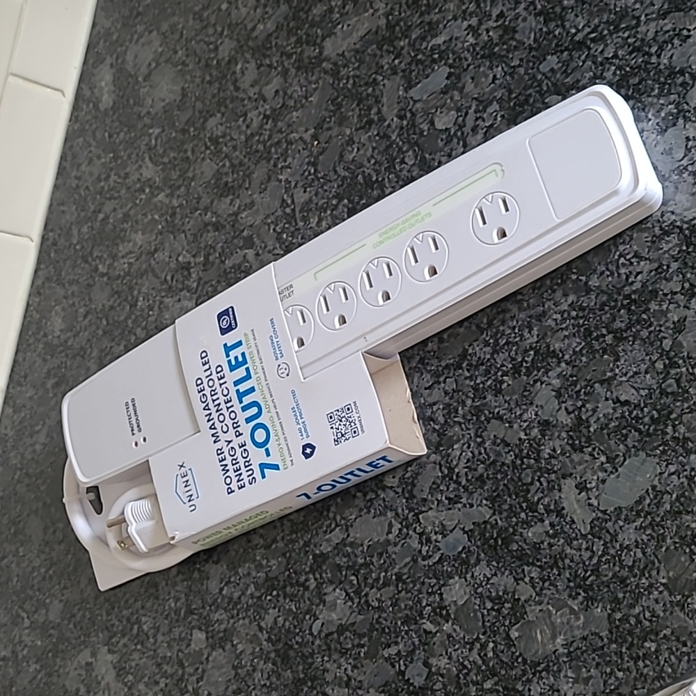 NEW - UNINEX 7 Outlet Surge Protector Power Strip